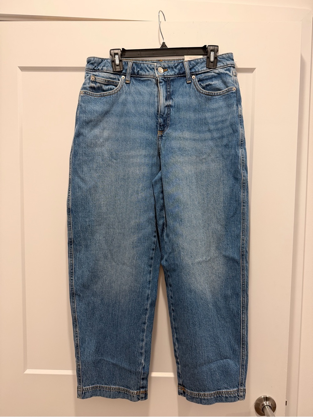 Relaxed Light Blue Women's Jeans — Classic Casual Style - Picture 1 of 3